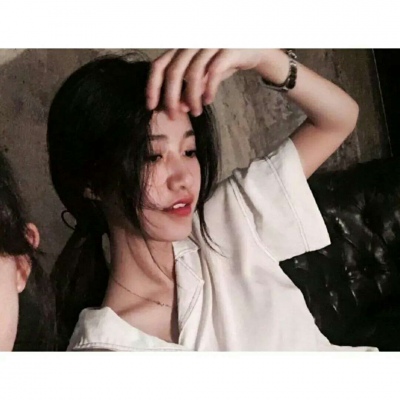 江郁 微信镶白边女头