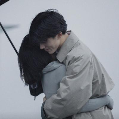 微信情侣头像    爱是你的名字