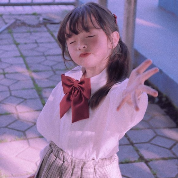 沈倦/我这么可爱 你都察觉不到 我想 你可能是猪吧/图源tb 她头上有根呆毛