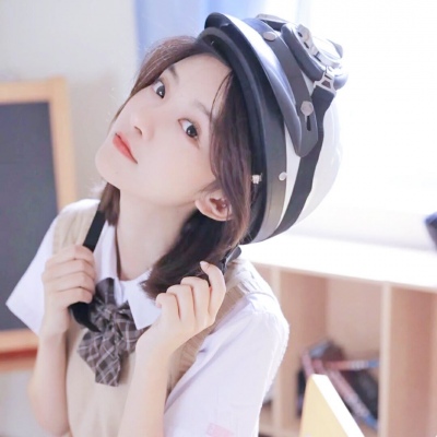 宋知意/微信干净气质女头  你比春风还干净