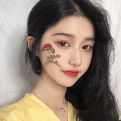 白灏宇:微信头像/女生/爱情只能刚刚碰巧遇见，晚一点都不行。