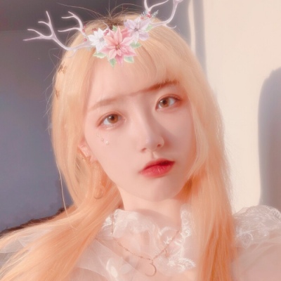 北笙:微信头像/女生/我在山海里   爱在河流里  你在雾里.