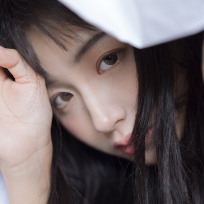 白灏宇:微信头像/女生/花开花落自有时，生死相依两不弃。