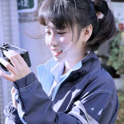 白灏宇:微信头像/女生/我深深的爱着你，可是却始终得不到你的回应