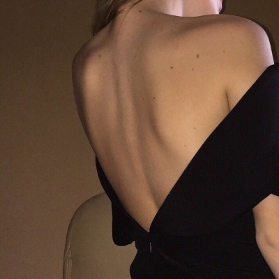 皆甜:部位女头/未来，我们一起走在开满鲜花的路上