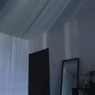 苏瓷:压抑感个性背景（成熟 暗色 高冷 个性）