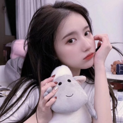 白灏宇:微信头像/女生/愿作深山木，枝枝连理生