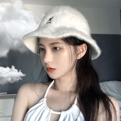 成熟女生唯美时尚气质微信头像 请保持一份热爱，奔赴下一场山海