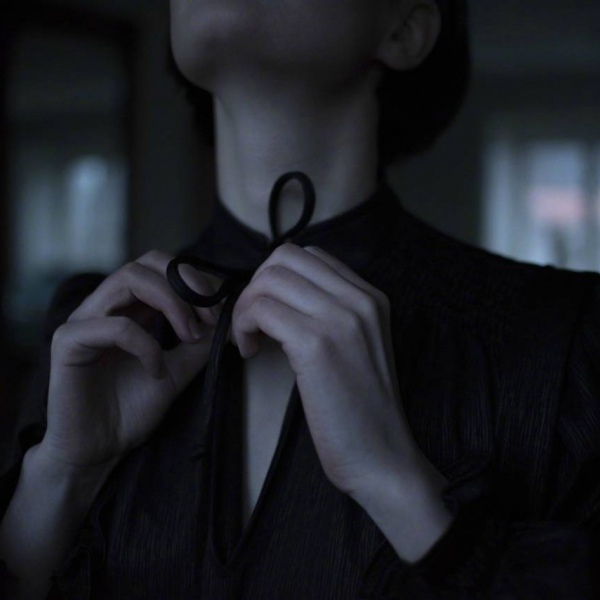 ins 暗 日系背景图