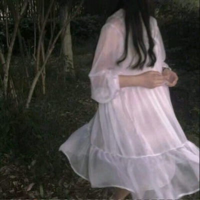 允言/唯美微信女/那些被掺杂水分还自以为是的爱意.