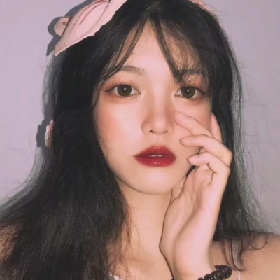 鹿昔     复古时尚气质女生