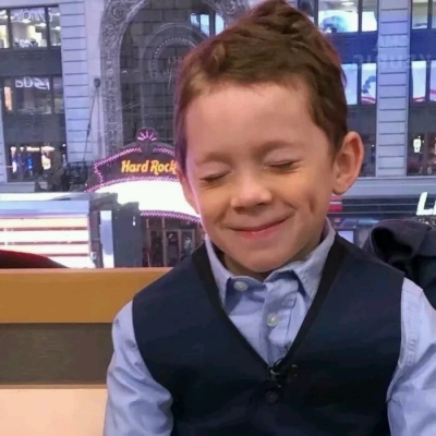 假笑男孩头像集bingo./边啵啵啵?