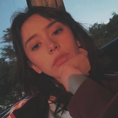 浅心：意境/女头 我的愿望是一夜暴富 不然抱你也好