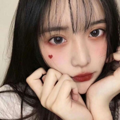 北笙:微信头像/女生/真人/你是我的恒星，而我却离你几万亿年光景。