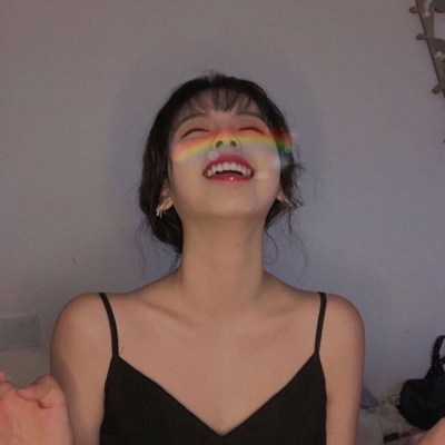 真人小清新女生头像   沈言代更/你写的信我寄给月亮了 那里没氧气 我可以爱你几亿年