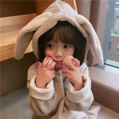 上官一：萌萌女生微信头像：始终如一