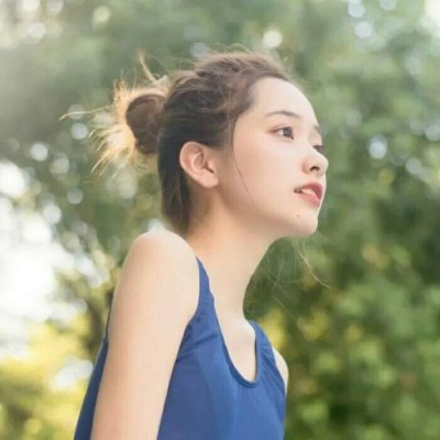 阿歆:微信闺蜜头像一左一右