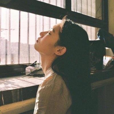 女生微信头像伤感唯美感激遇见又痛恨遇见