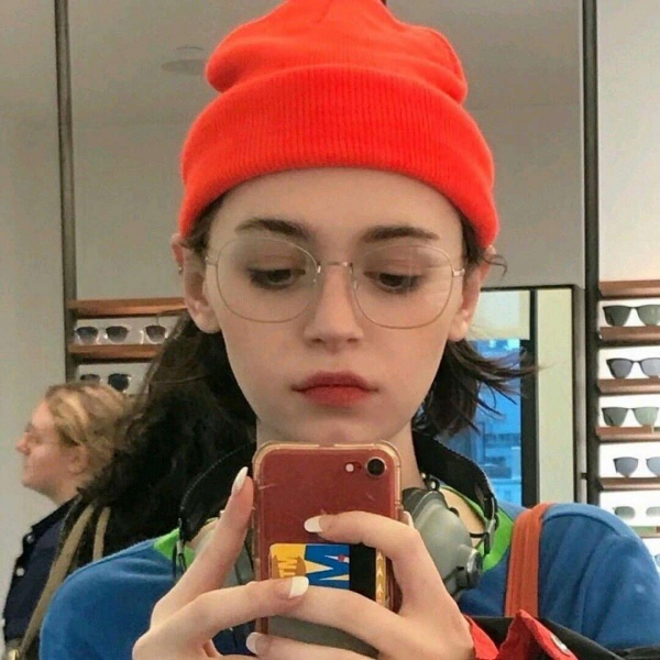 江奕/ins微信复古女头/稍有失意就会想着逃离