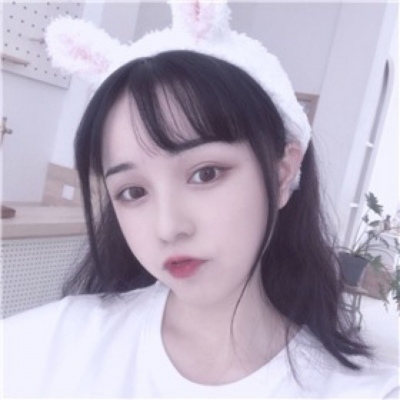 白灏宇:微信头像/女生/    你踏万千星河而来 又乘舟奔赴远方.