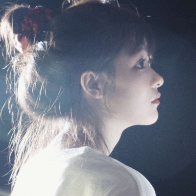 溺毙:唯美意境侧脸魅力真人女头.想借银河的座机 在星海里递上爱意