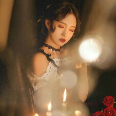 白灏宇:微信头像/女生/月亮不睡我不睡