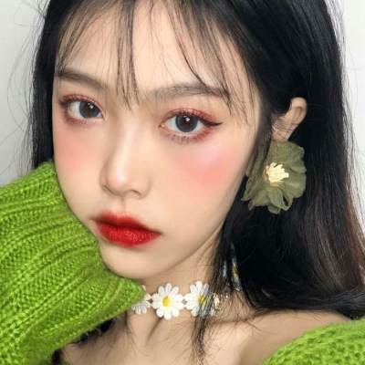 白灏宇:微信头像/女生/闺蜜/我是垂眉摆渡翁  你为人间惊鸿客