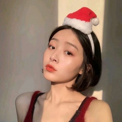 沈曦:气质成熟女生头像  我为你隐藏着许多梦.