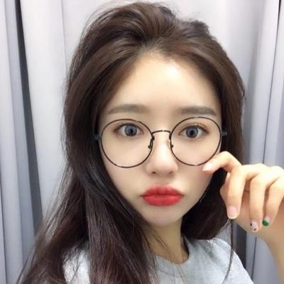 戴眼镜的微信头像女生  愿时光待你好