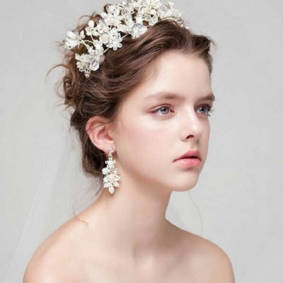 允言/意境唯美婚纱女生头像    始终欠自己一个努力的模样.