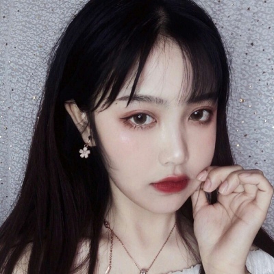 允言/魅力气质独特女生头像    阳光洒在沙滩和你