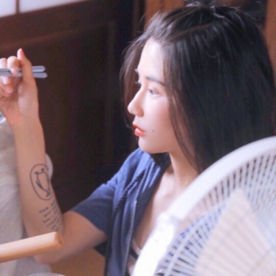 千鹤/多样闺蜜头像/从此只陪你看星空，谈夜色微风。