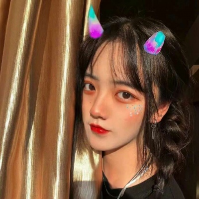 白灏宇:微信头像/女生/   愿我三旬时 理想依然在 孤独别醒来.