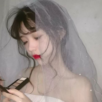 婚纱女头：玻璃晴朗 橘子辉煌 一颗星星刹住车 照亮了你我