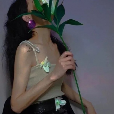 陈情｜微信女生头像 待此清凉月，可涤人间尘 .