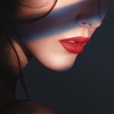 气质女人味的微信头像      情初情旧为情醉