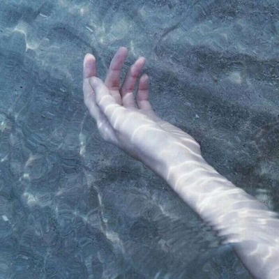 白灏宇:微信头像/女生/手控/你是我翘首以盼的期待