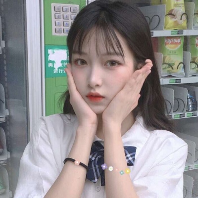 白灏宇:微信头像/女生/闺蜜/昼赏微云夜观星，醒亦念卿，寐亦念卿