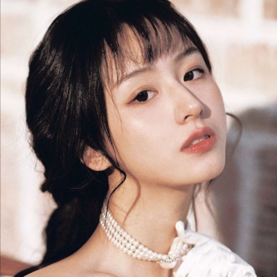 祁安辞：法式复古唯美女生头像/灯火星星，人声杳杳，歌不尽乱世烽火