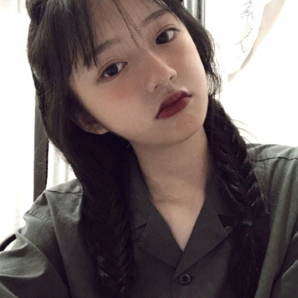 允言/甜美可爱最新女生头像    愿我如星君如月 夜夜流光相皎洁