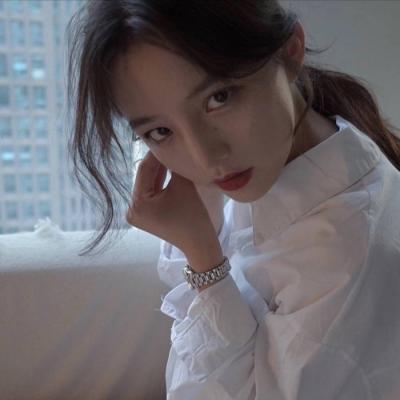 2025流行的微信头像      逆着人流找不到你