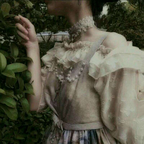 白灏宇:微信头像/部位/女生/      三观很歪 都偏向你