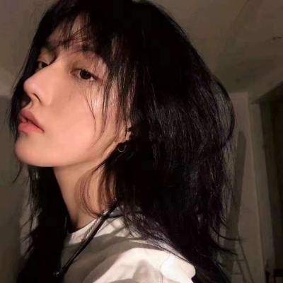 浅心：御姐/微信女头 长大真的很没意思 连快乐都裹着一层苦