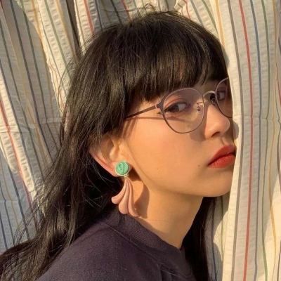 ins.女生头像：爱上我你无路可逃.