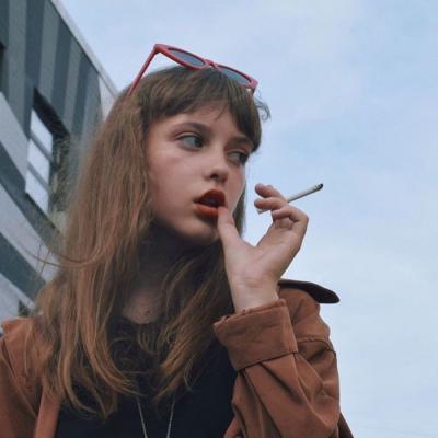 2025流行的欧美微信头像女生    ー場邂逅旳吢動