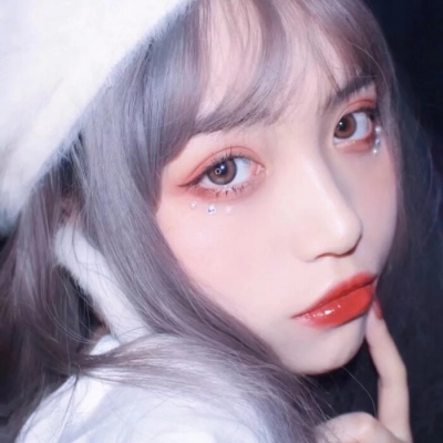 白灏宇:微信头像/女生/从星空坠落，从红黑挣脱，星星是那颗北极星～