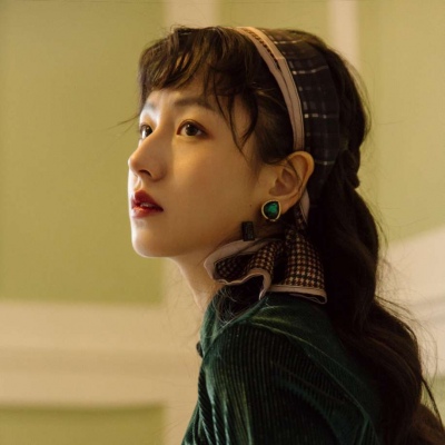 祁安辞：复古唯美女生头像/总有一天人间日落和星光我陪你看