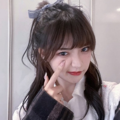 白灏宇:微信头像/女生/你来时星河璀璨，你走时我的银河仿佛陨落