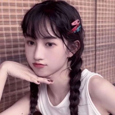 顾羽书.  你把月亮吵醒了