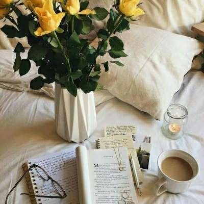 文艺头像/月亮不抱你，时光摧毁你，可我爱你。